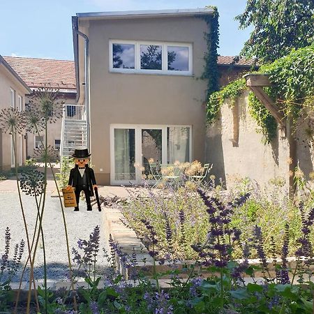 אפרטהוטל נוירופין Travel Art Boardinghouse מראה חיצוני תמונה