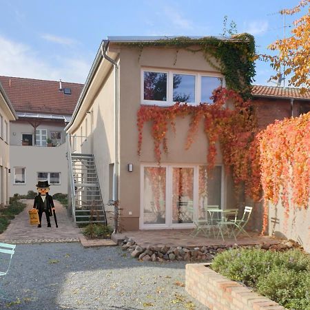 אפרטהוטל נוירופין Travel Art Boardinghouse מראה חיצוני תמונה