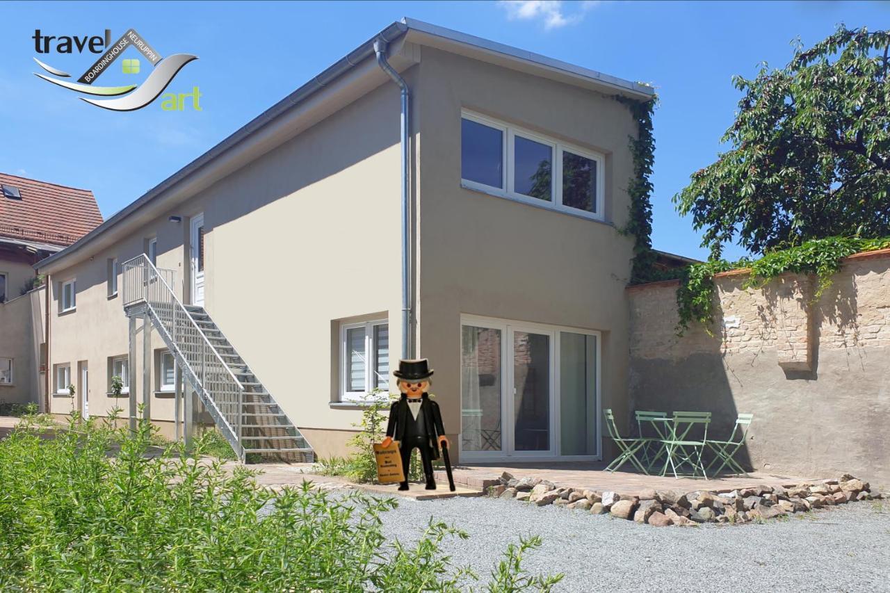 אפרטהוטל נוירופין Travel Art Boardinghouse מראה חיצוני תמונה